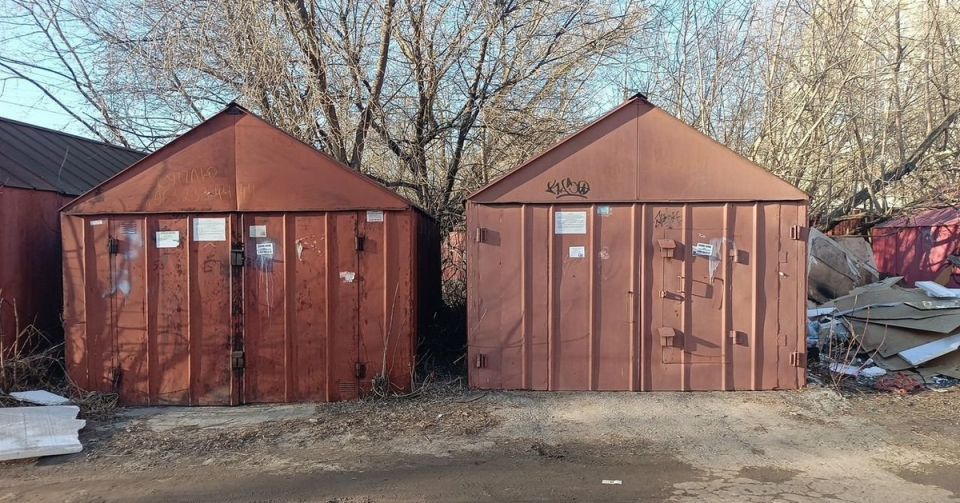 Металлические гаражи во дворе: легализация или снос в 2026 году?