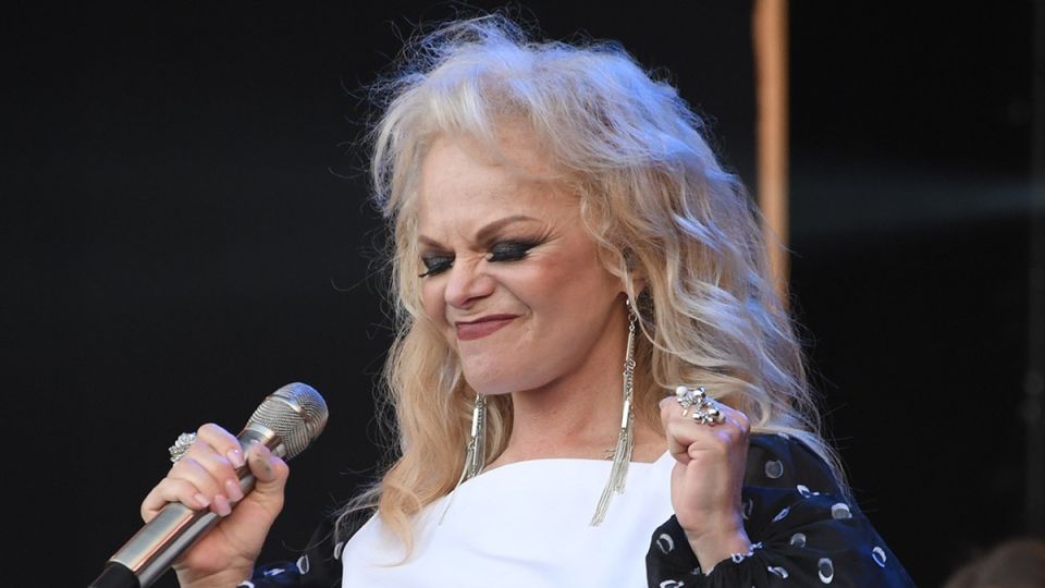 Неожиданное решение: суд присудил 69 миллионов рублей Ларисе Долиной