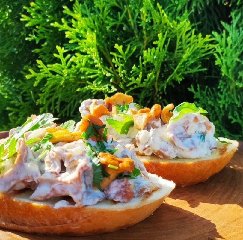 Вкусные брускетты с лисичками для уютного вечера